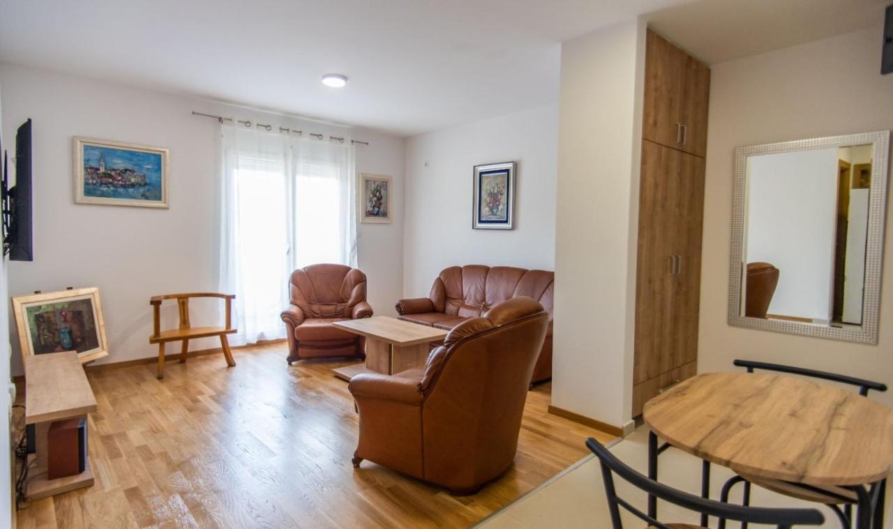 Sunny Hill Suite Ljubovic พอดโกริกา ภายนอก รูปภาพ